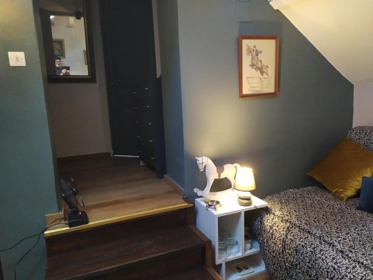 Bed and Breakfast Petit Saint Hubert 1 A 4 Personnes Velles  Zewnętrze zdjęcie